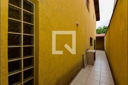 Casa à venda com 165m², 3 quartos e 2 vagas Casa à venda com 165m², 3 quartos e 2 vagasCorredor Lateral