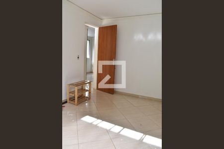 Quarto 1 de apartamento para alugar com 2 quartos, 45m² em Capão Raso, Curitiba