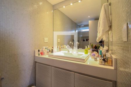 Banheiro da Suíte 1 de apartamento para alugar com 2 quartos, 115m² em Moema, São Paulo