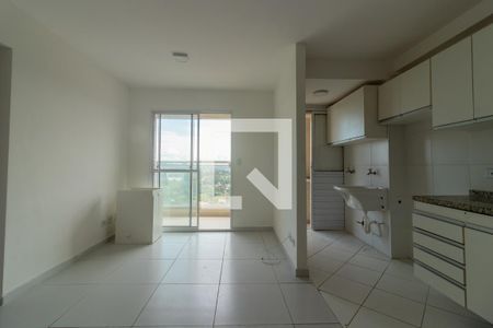 Sala de apartamento para alugar com 3 quartos, 75m² em Jardim Marilu, Cotia