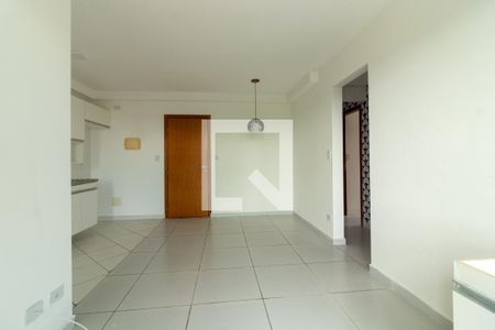 Sala de apartamento para alugar com 3 quartos, 75m² em Jardim Marilu, Cotia