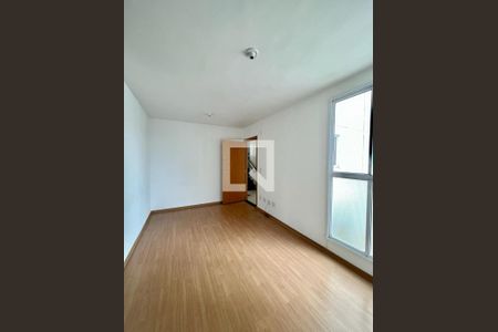 Sala de apartamento para alugar com 2 quartos, 41m² em Cabral, Contagem