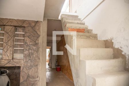 Casa à venda com 193m², 3 quartos e 1 vaga Casa à venda com 193m², 3 quartos e 1 vagaEscada para varanda