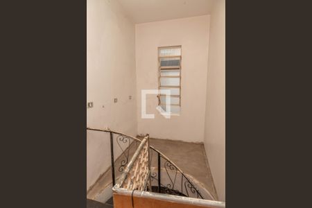 Casa à venda com 193m², 3 quartos e 1 vaga Casa à venda com 193m², 3 quartos e 1 vagaEscada