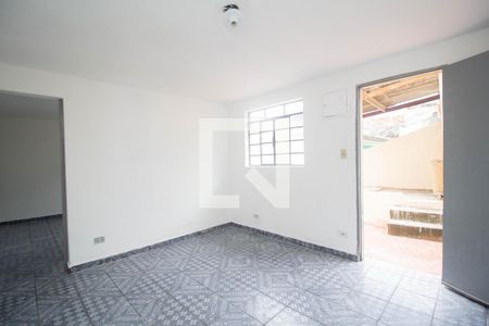 Sala de casa para alugar com 1 quarto, 42m² em Vila Picinin, São Paulo