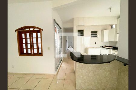 Cozinha de casa de condomínio à venda com 3 quartos, 120m² em Rio Branco, Belo Horizonte