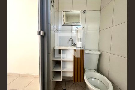 Banheiro de kitnet/studio para alugar com 1 quarto, 22m² em Vila Santa Catarina, São Paulo