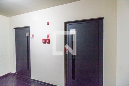 Apartamento à venda com 75m², 2 quartos e 1 vaga Apartamento à venda com 75m², 2 quartos e 1 vagaHall social