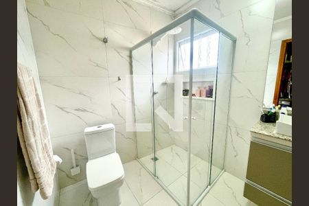 Casa à venda com 256m², 3 quartos e 5 vagas Casa à venda com 256m², 3 quartos e 5 vagasBanheiro da Suíte