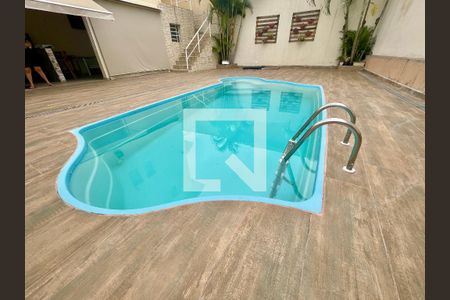 Casa à venda com 256m², 3 quartos e 5 vagas Casa à venda com 256m², 3 quartos e 5 vagasQuintal - Piscina