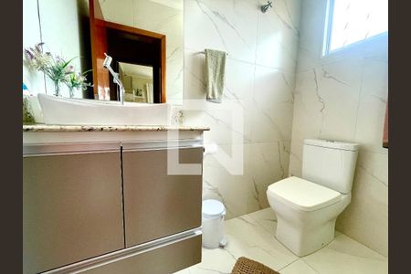 Casa à venda com 256m², 3 quartos e 5 vagas Casa à venda com 256m², 3 quartos e 5 vagasBanheiro Social