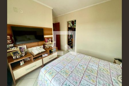 Casa à venda com 256m², 3 quartos e 5 vagas Casa à venda com 256m², 3 quartos e 5 vagasQuarto 3 - Suíte