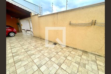 Casa à venda com 256m², 3 quartos e 5 vagas Casa à venda com 256m², 3 quartos e 5 vagasQuintal