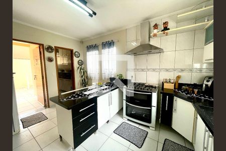 Casa à venda com 256m², 3 quartos e 5 vagas Casa à venda com 256m², 3 quartos e 5 vagasCozinha