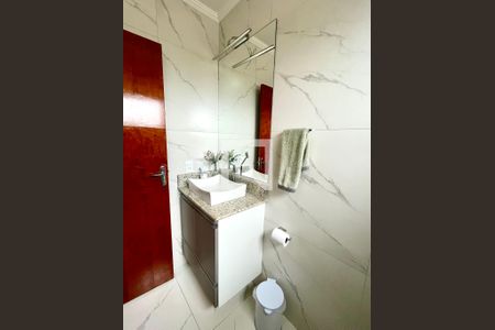 Casa à venda com 256m², 3 quartos e 5 vagas Casa à venda com 256m², 3 quartos e 5 vagasBanheiro Social