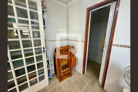 Casa à venda com 256m², 3 quartos e 5 vagas Casa à venda com 256m², 3 quartos e 5 vagasDepósito