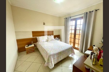 Casa à venda com 256m², 3 quartos e 5 vagas Casa à venda com 256m², 3 quartos e 5 vagasQuarto 3 - Suíte