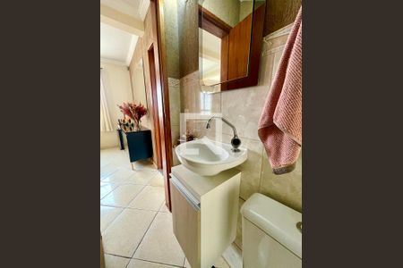 Casa à venda com 256m², 3 quartos e 5 vagas Casa à venda com 256m², 3 quartos e 5 vagasLavabo