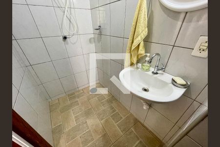 Casa à venda com 256m², 3 quartos e 5 vagas Casa à venda com 256m², 3 quartos e 5 vagasBanheiro externo