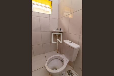 Banheiro de kitnet/studio para alugar com 1 quarto, 11m² em Centro, Campinas