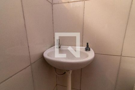 Banheiro de kitnet/studio para alugar com 1 quarto, 11m² em Centro, Campinas