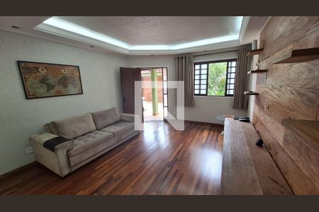 Sala de casa para alugar com 2 quartos, 247m² em Parque do Colegio, Suzano