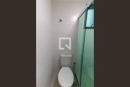 Banheiro de kitnet/studio para alugar com 1 quarto, 37m² em Ingá, Niterói