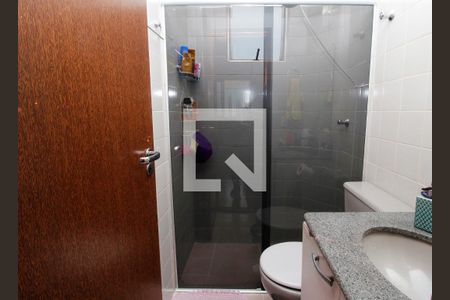 Banheiro de apartamento à venda com 2 quartos, 54m² em Floresta, Belo Horizonte