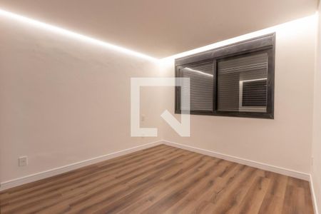 Casa de condomínio à venda com 376m², 4 quartos e 4 vagas Casa de condomínio à venda com 376m², 4 quartos e 4 vagasSuíte 4