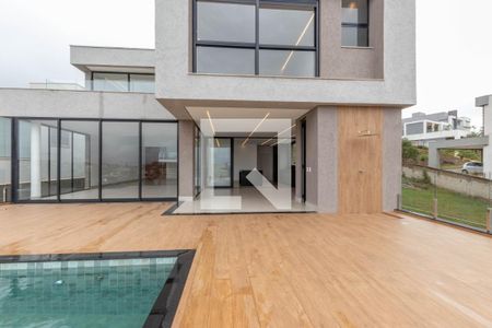 Casa de condomínio à venda com 376m², 4 quartos e 4 vagas Casa de condomínio à venda com 376m², 4 quartos e 4 vagasÁrea externa