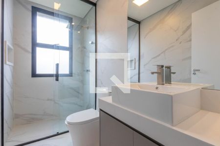 Casa de condomínio à venda com 376m², 4 quartos e 4 vagas Casa de condomínio à venda com 376m², 4 quartos e 4 vagasBanheiro