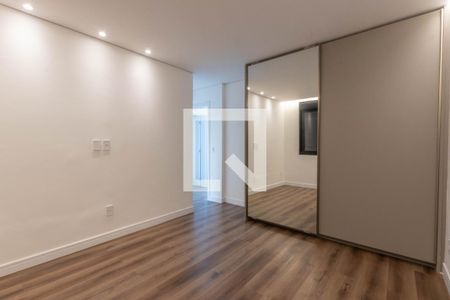 Casa de condomínio à venda com 376m², 4 quartos e 4 vagas Casa de condomínio à venda com 376m², 4 quartos e 4 vagasSuíte 4