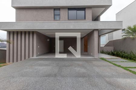 Casa de condomínio à venda com 376m², 4 quartos e 4 vagas Casa de condomínio à venda com 376m², 4 quartos e 4 vagasÁrea externa