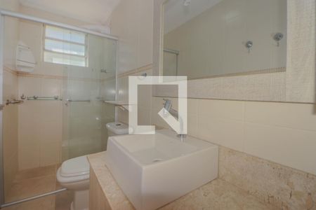 Banheiro de apartamento à venda com 1 quarto, 44m² em Vila Ipiranga, Porto Alegre