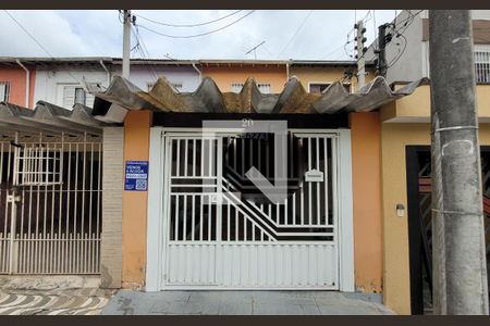 Casa à venda com 131m², 2 quartos e 1 vaga Casa à venda com 131m², 2 quartos e 1 vagaFachada