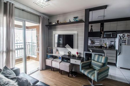 Sala de TV de apartamento à venda com 2 quartos, 64m² em Jardim Tupanci, Barueri