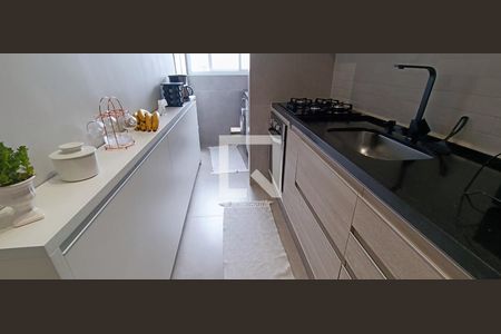 Cozinha de apartamento à venda com 2 quartos, 73m² em Jardim Wanda, Taboão da Serra