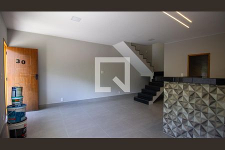 Sala de casa de condomínio para alugar com 2 quartos, 90m² em Vargem Grande, Rio de Janeiro