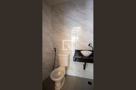 Lavabo de casa de condomínio para alugar com 2 quartos, 90m² em Vargem Grande, Rio de Janeiro