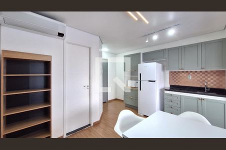 Cozinha de apartamento para alugar com 1 quarto, 30m² em Bom Retiro, São Paulo