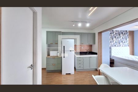 Cozinha de apartamento para alugar com 1 quarto, 30m² em Bom Retiro, São Paulo