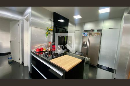 Cozinha de apartamento à venda com 3 quartos, 220m² em Vila da Serra, Nova Lima