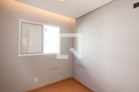 Quarto 1 de apartamento para alugar com 2 quartos, 49m² em Jardim Holanda, Uberlândia