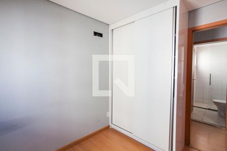 Quarto 1 de apartamento para alugar com 2 quartos, 49m² em Jardim Holanda, Uberlândia