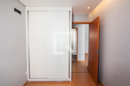 Quarto 1 de apartamento para alugar com 2 quartos, 49m² em Jardim Holanda, Uberlândia