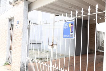 Casa à venda com 125m², 3 quartos e 2 vagas Casa à venda com 125m², 3 quartos e 2 vagasFachada