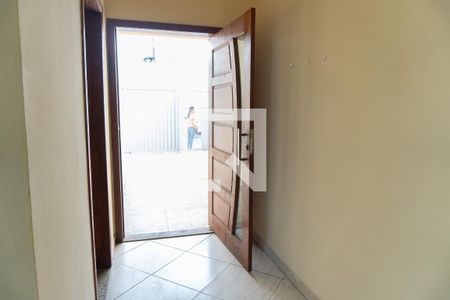 Entrada de casa para alugar com 3 quartos, 180m² em Vila Panama, Contagem