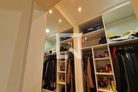 Closet da suíte de casa à venda com 4 quartos, 261m² em Parque São Lucas, São Paulo