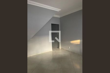 Sala de casa para alugar com 2 quartos, 124m² em Jardim Soraia, São Paulo