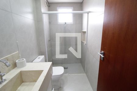 Banheiro do Quarto 1 de apartamento para alugar com 4 quartos, 150m² em Jardim das Palmeiras, Uberlândia